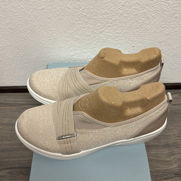 Bzees Niche III Slip-On - Picture 6 of 9